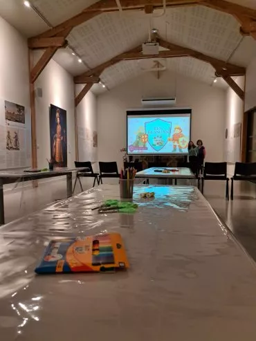 Illustration de Salle d'exposition, d'ateliers et de location
