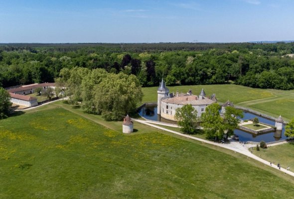 Venir au château